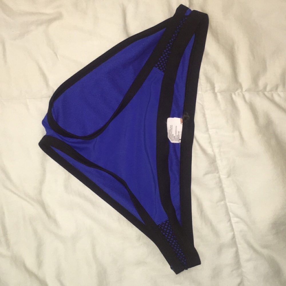Sz large bikini bottom. NEVER WORN. Make offer